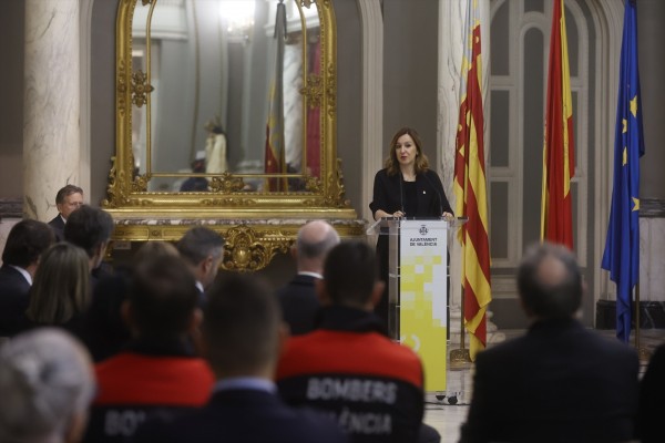 El Ayuntamiento de València transmite su pésame por el incendio en un pleno extraordinario