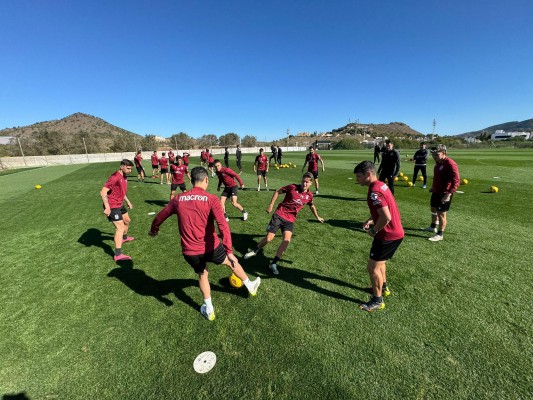 El Efesé pretende seguir su espectacular racha a costa del Elche en un Cartagonova repleto