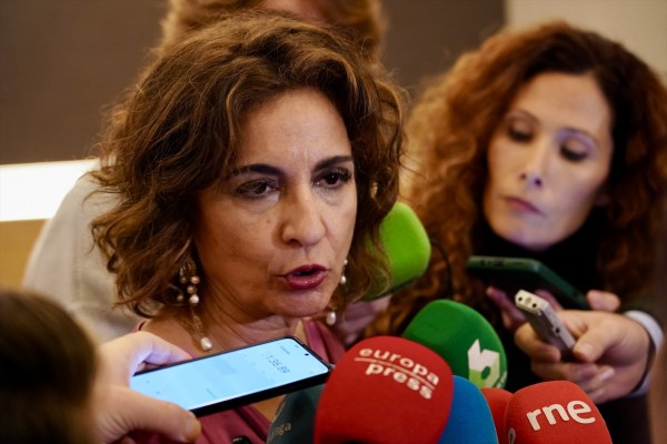 La ministra Montero abre la puerta de salida a Ábalos por el escándalo de su asesor