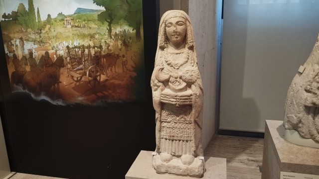 La vecina 'fake' de la Dama de Elche: comparte sala con una pieza falsa creada por un relojero de Yecla
