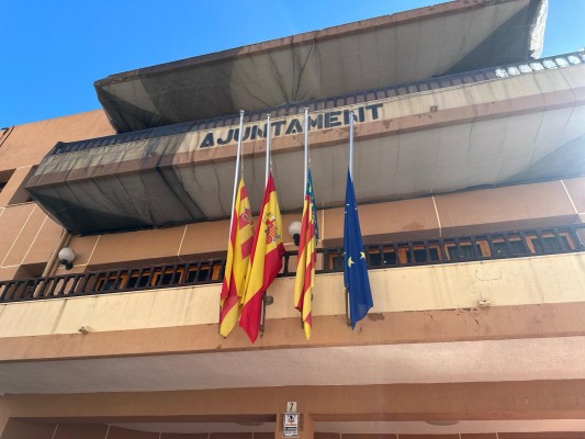 Los ayuntamientos de l'Alacantí se adhieren al luto por las víctimas del incendio de València