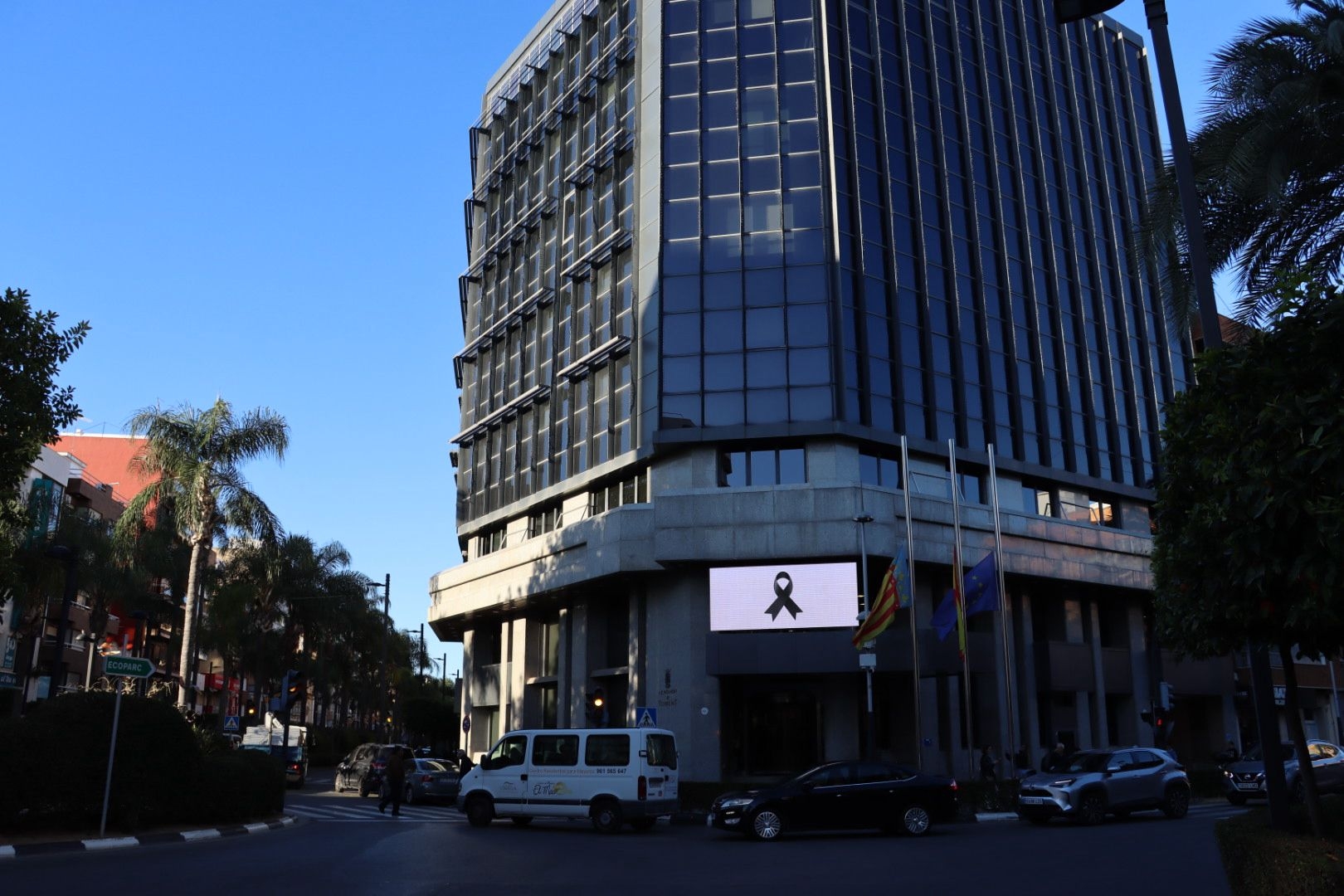 El Ayuntamiento de Torrent, de luto tras el incendio de Campanar. Foto: Ajuntament de Torrent - 
