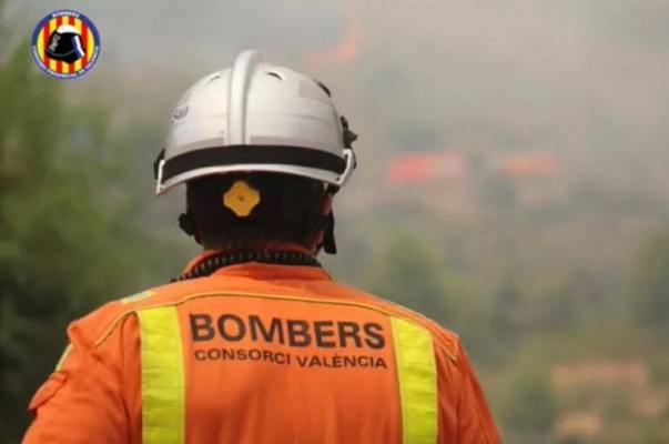 Un incendio en la Pobla del Duc obliga a cortar la CV-611 y a establecer la situación 1 del PEIF