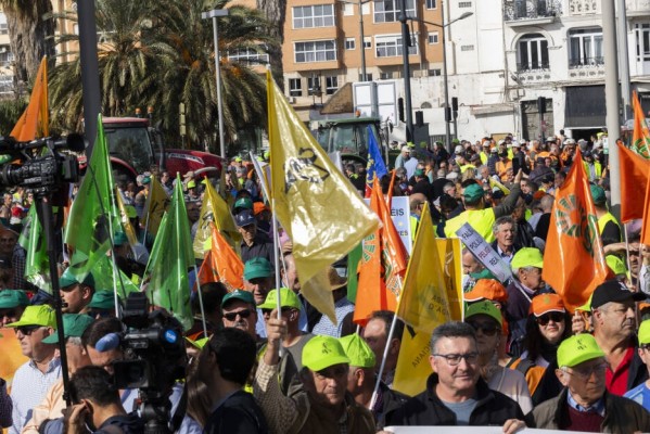 60 detenidos en las protestas agrarias, que este jueves se han concentrado en Algeciras y València