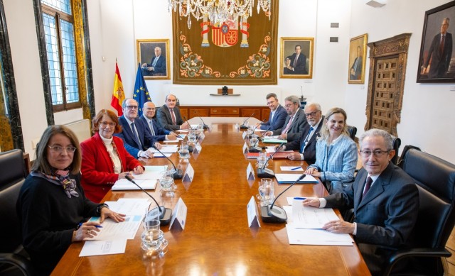 El Defensor del Pueblo y defensores autonómicos se reúnen para la coordinación entre instituciones