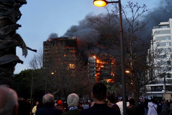Rachas de poniente de hasta 60 km/h han ayudado a la propagación del incendio de València