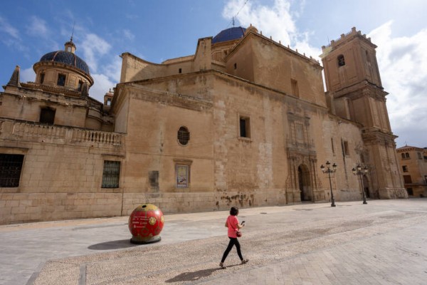 La reurbanización del entorno de Santa María en Elche primará la calidad sobre el precio y durará un año