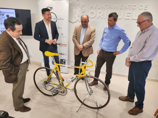 La Retrolevantina celebra en Orihuela su quinta edición para rendir homenaje a Bernardo Ruiz
