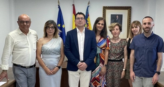 El alcalde que cocina en el pueblo más al sur de la provincia 