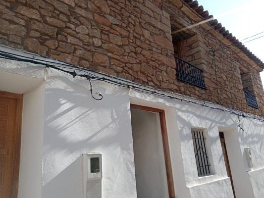 Cuenta atrás para convertir el antiguo telecentro de Alpuente en una moderna zona coworking
