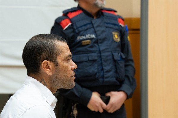 Dani Alves, condenado a cuatro años y medio de cárcel por agresión sexual