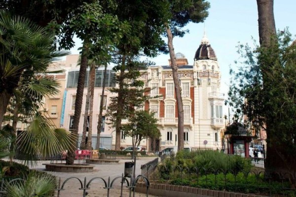 El PSOE exige al Ayuntamiento de Cartagena mejoras en la plaza del Lago ante su 