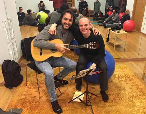 El valenciano Toni Cotolí impulsa un innovador curso internacional de guitarra y fisioterapia