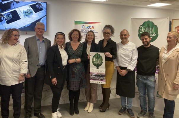 El Congreso Nacional de la Alcachofa de Almoradí premia a Alicante Gastronómica por su labor social