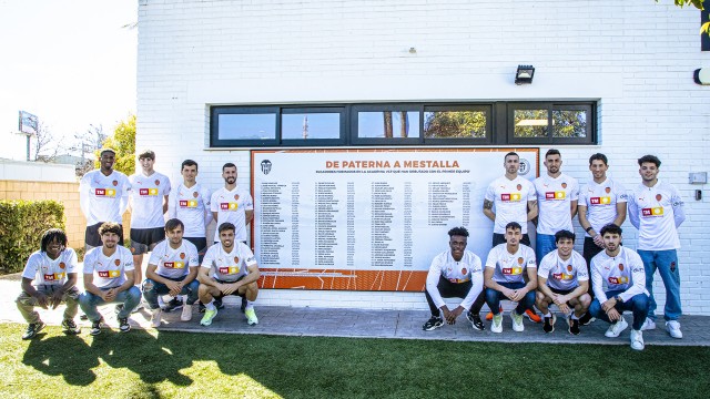 El Valencia estrena un nuevo mural con los 116 canteranos debutantes en el primer equipo
