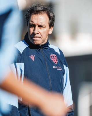 Miñambres, con el cuerpo técnico del filial, dirige su primer entrenamiento
