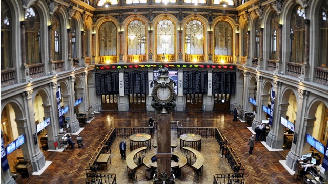 El Ibex 35 abre al alza y recupera el nivel de los 8.500 puntos