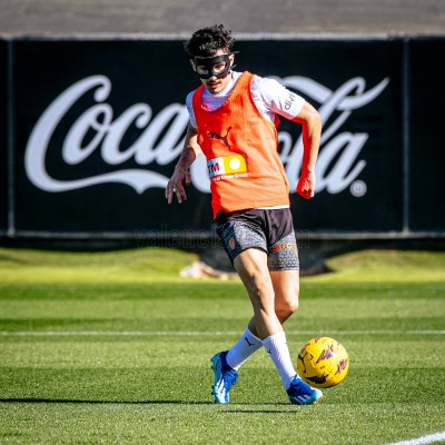 Diego López vuelve a completar la sesión y acorta plazos para estar en Granada