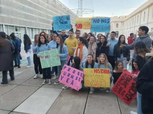 Los alumnos de la Escuela de Enfermería aplazan la manifestación del viernes en Cartagena