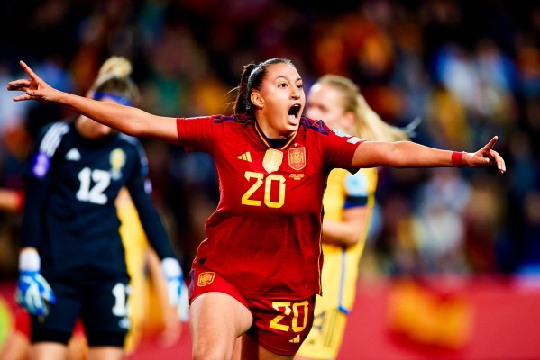 El Campello centra el 8M en el deporte femenino: mesa redonda con futbolistas, árbitra y periodista