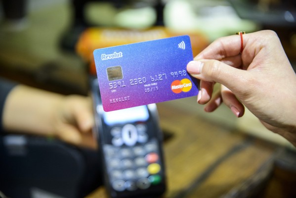 El neobanco Revolut lanza su 'robo advisor' en España
