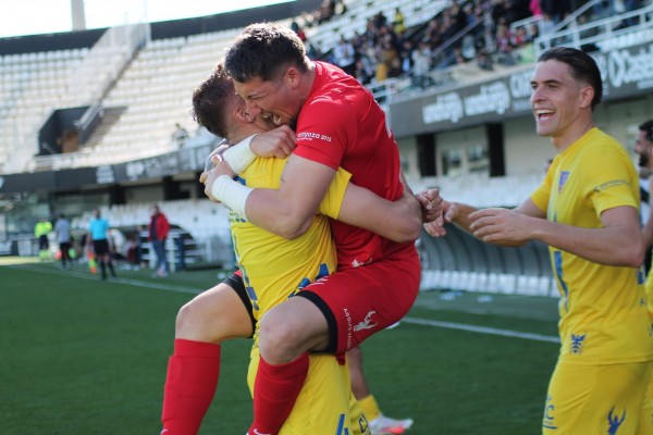 El Orihuela firma números de ascenso con Guilló y se acerca a la promoción
