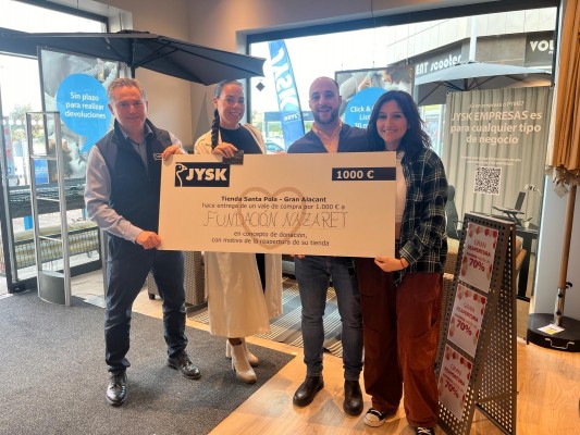 JYSK renueva su tienda de Santa Pola y celebra la reapertura colaborando con la Fundación Nazaret