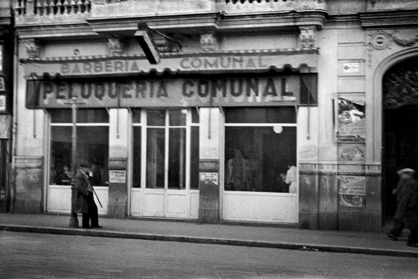 Lo que los rótulos comerciales dicen de la València del siglo XX
