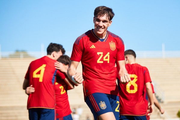 Carlos Espí también se sale con España