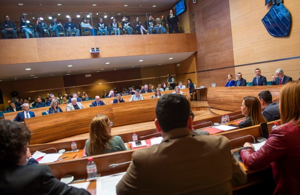Primera derrota del PP en la Diputación: Ens Uneix se alía con la oposición en favor del plurilingüismo