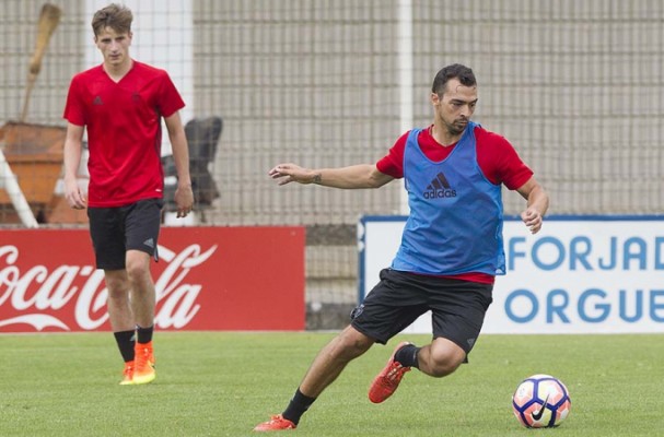 Miguel de las Cuevas renueva con Osasuna por dos temporadas