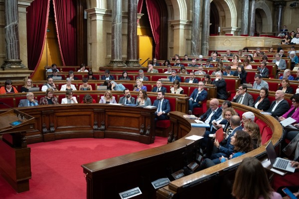 El Parlament de Cataluña admite a trámite una iniciativa popular que pide la independencia