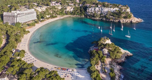 Santander compra el 38,2% de tres hoteles de Meliá Hotels International por 300 millones