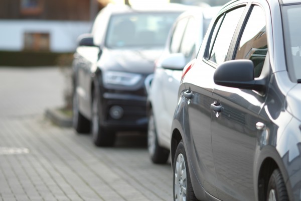 El parque de vehículos en la provincia de Alicante: antiguo y el coche eléctrico representa el 0,56% 