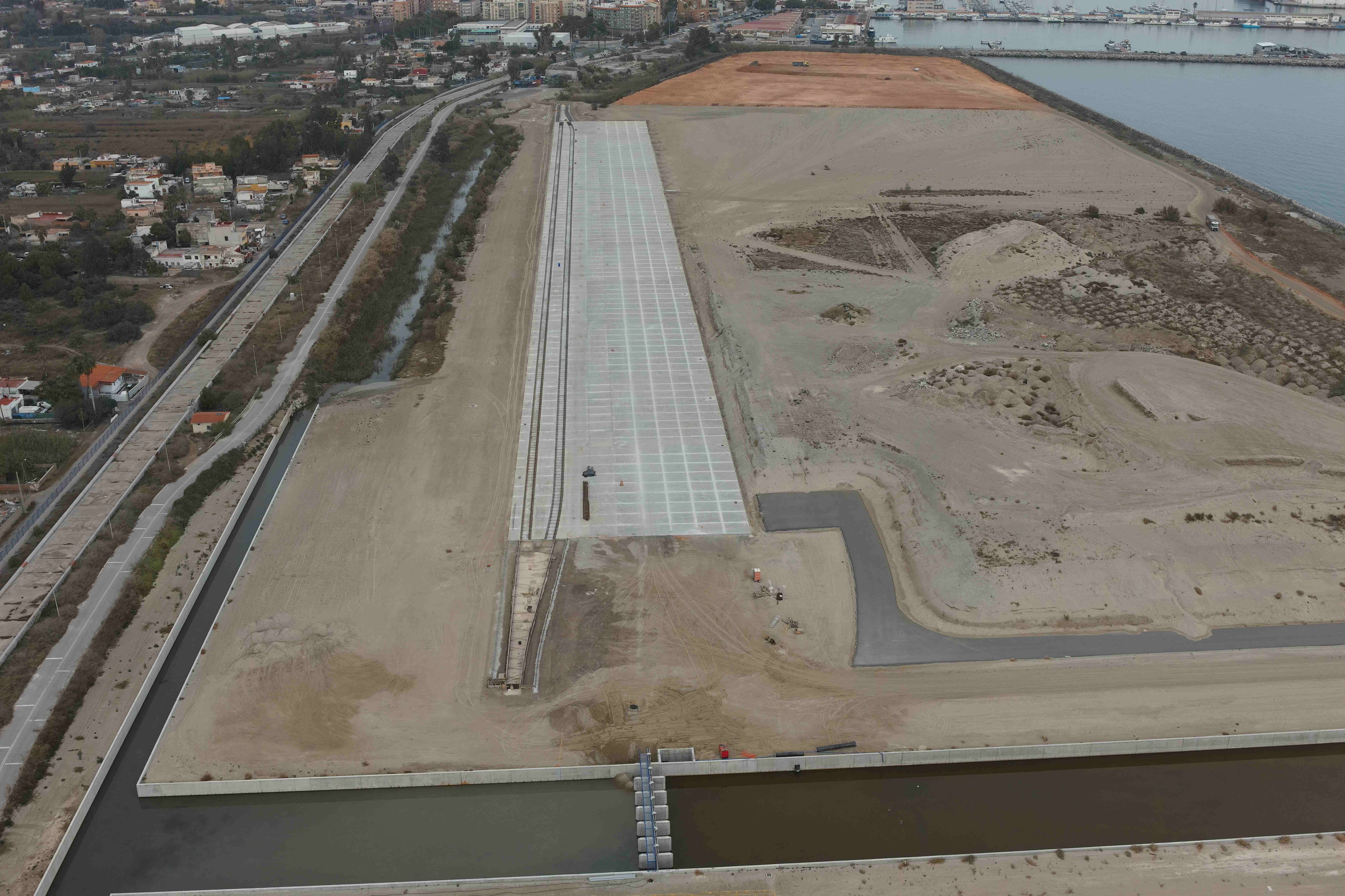 PortCastelló culmina su red ferroviaria interna y espera al acceso sur y la estación intermodal