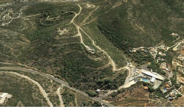 El PAI de 500 casas de Llíber avanza con las primeras calles pese a la manifestación en su contra de mil personas

