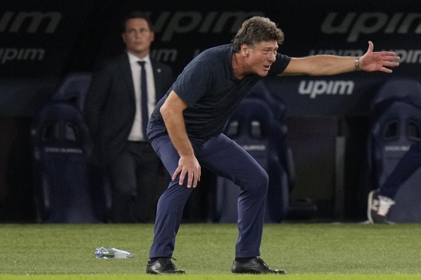 El Nápoles se plantea el despido de Mazzarri antes de recibir al Barcelona