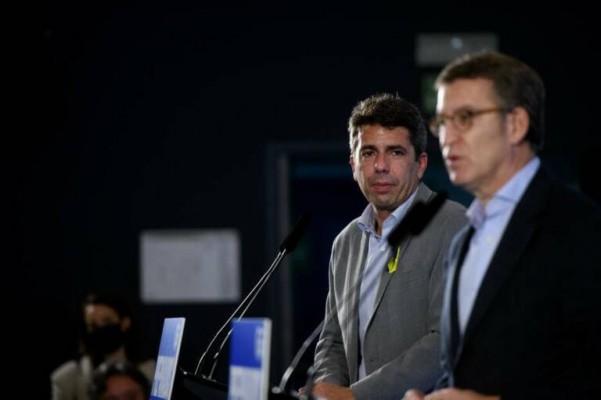 La victoria del PP en Galicia aleja una rebelión de barones autonómicos