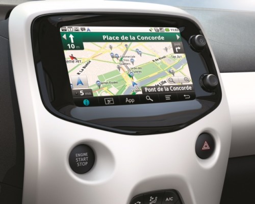 La versión Allure del Peugeot 108 incorpora como opción el navegador de cara al verano
