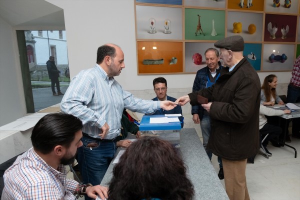 La participación en las elecciones de Galicia supera el 49% a las 17 horas