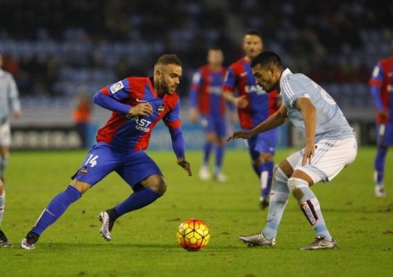 Roger amplía su contrato con el Levante hasta 2019