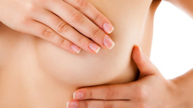 Oncólogos recomiendan a las mujeres iniciar las revisiones del cáncer de mama a partir de los 35