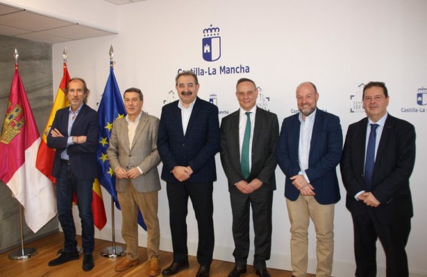 C-LM y la Comunitat estudian novedades para el convenio de atención sanitaria en zonas limítrofes