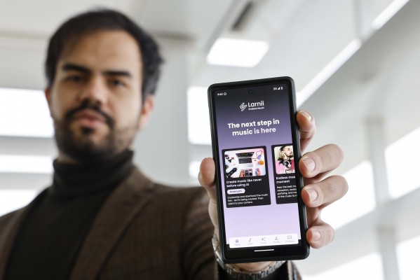 La IA de Larnii permite crear canciones en segundos 100 % libres de derechos de autor