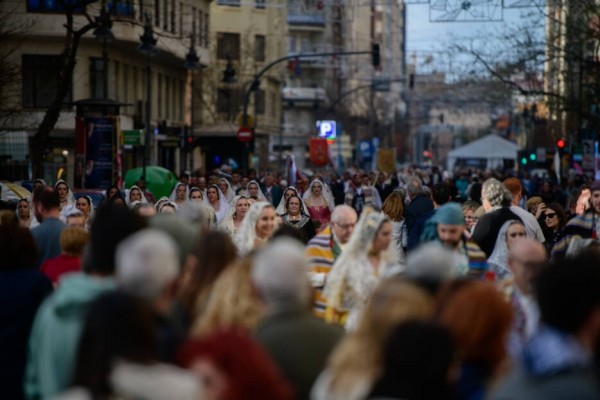 Filas de 5 personas como mínimo e indumentaria tradicional: normas para la Ofrenda de Fallas 2024