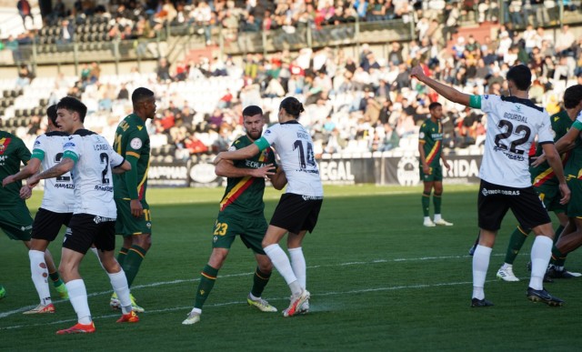 El Castellón confirma su bajón de juego con una merecida derrota ante el Mérida  