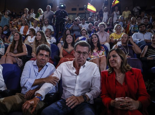 Mazón mejora su estatus en el PP antes del examen de Feijóo en Galicia