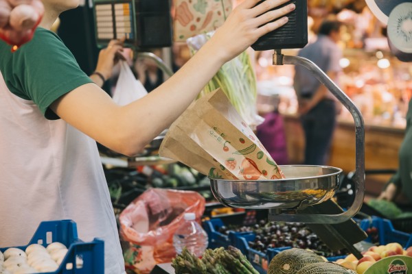 Comienzan la instalación de taquillas refrigeradas en los mercados de Torrefiel y Russafa