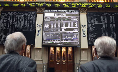 El Ibex 35 se aferra a los 10.000 puntos a media sesión