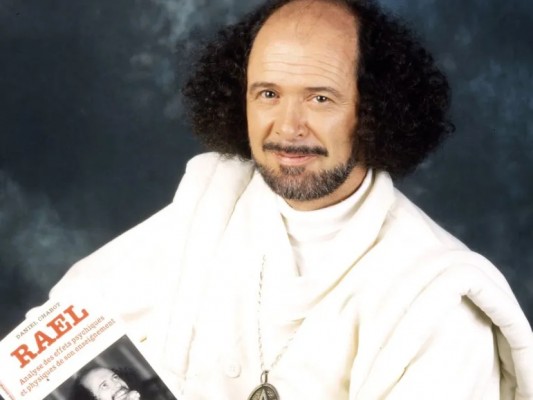 Raël, amigo de los extraterrestres e impenitente depredador sexual de las mujeres de su secta
